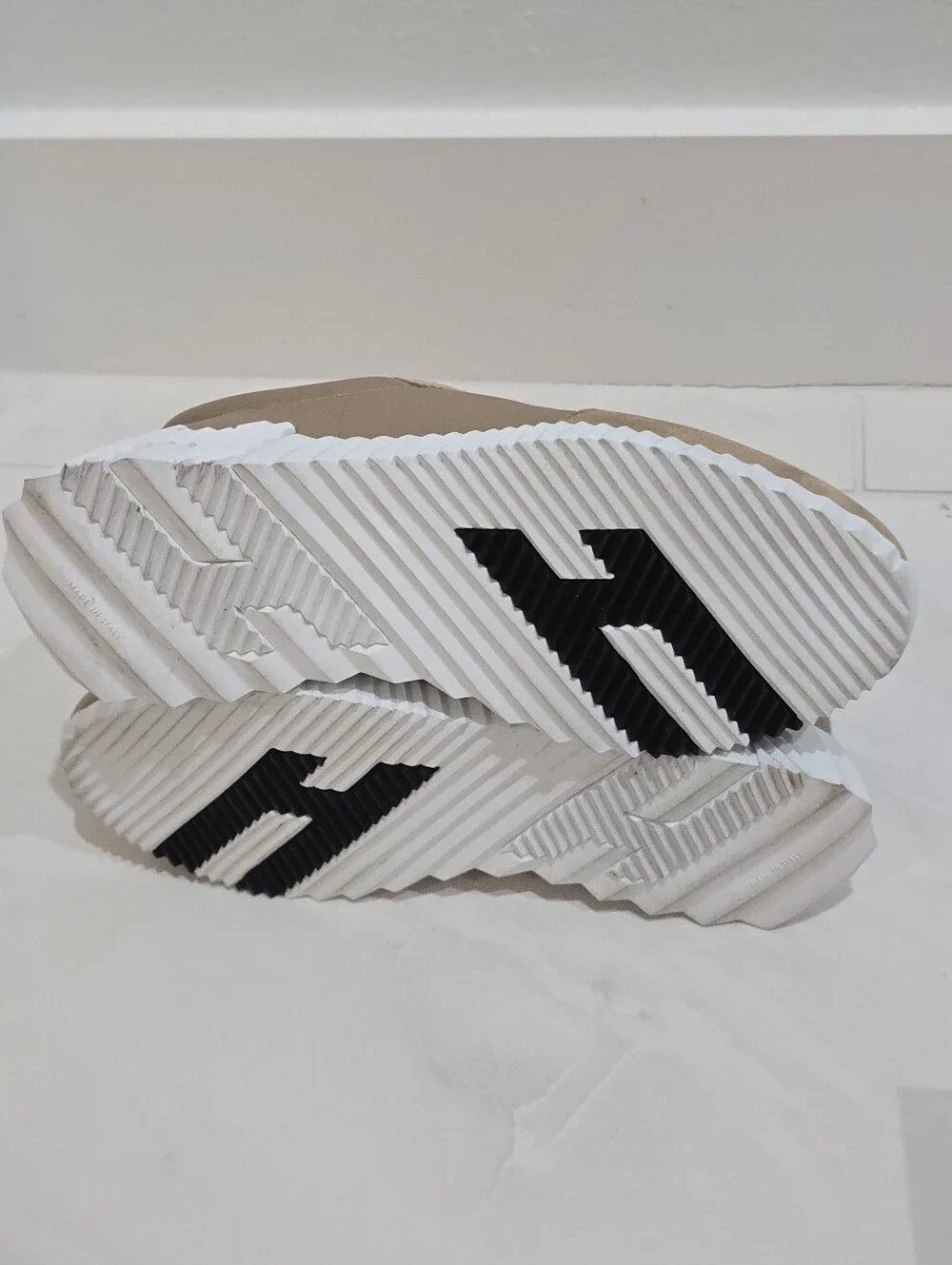 Hermes Womens Bouncing Sneakers Beige and White Low-Top Sneakers Size 38